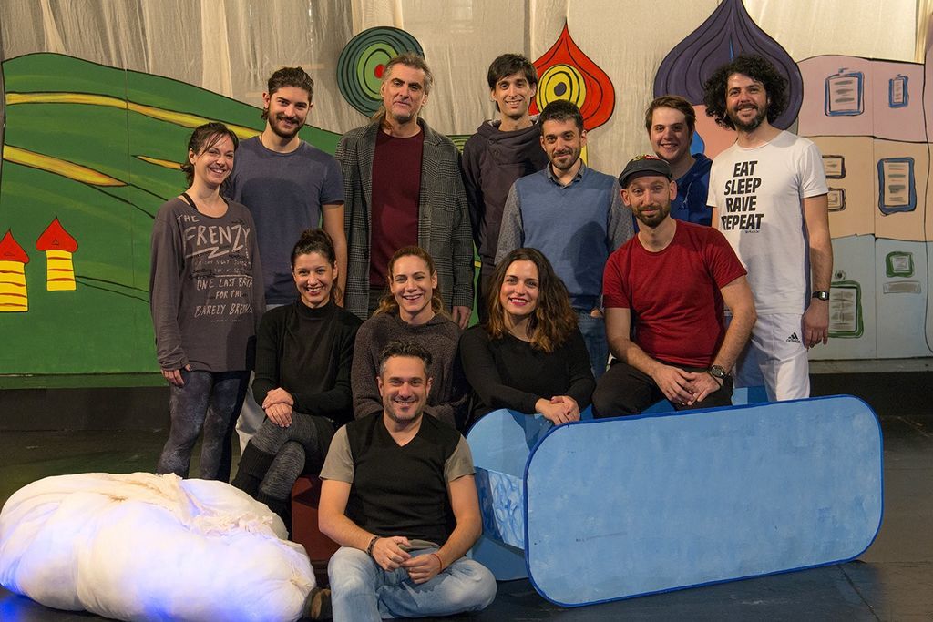 Τρυπώσαμε στις πρόβες της νέας παιδικής θεατρικής παράστασης "το κομμάτι"