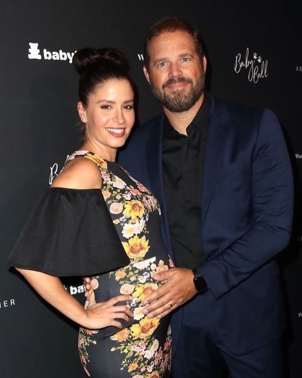 Ήρθε στον κόσμο ο γιος τους και με αυτή τη φωτογραφία ανακοίνωσαν τη γέννησή του