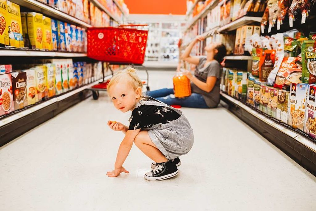 Μια φωτογράφηση εγκυμονούσας μαμάς και κόρης, διαφορετική απ' όσες έχετε δει ξανά (pics)