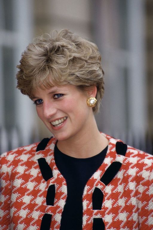 Kate Middleton: Γι’ ακόμη μία φορά αντιγράφει τη Diana και προκαλεί ντελίριο ενθουσιασμού (pics)