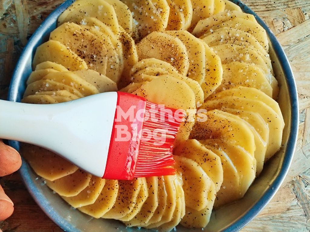 Πατάτες στο φούρνο αλλιώς με πέντε υλικά από τον Γιώργο Γεράρδο