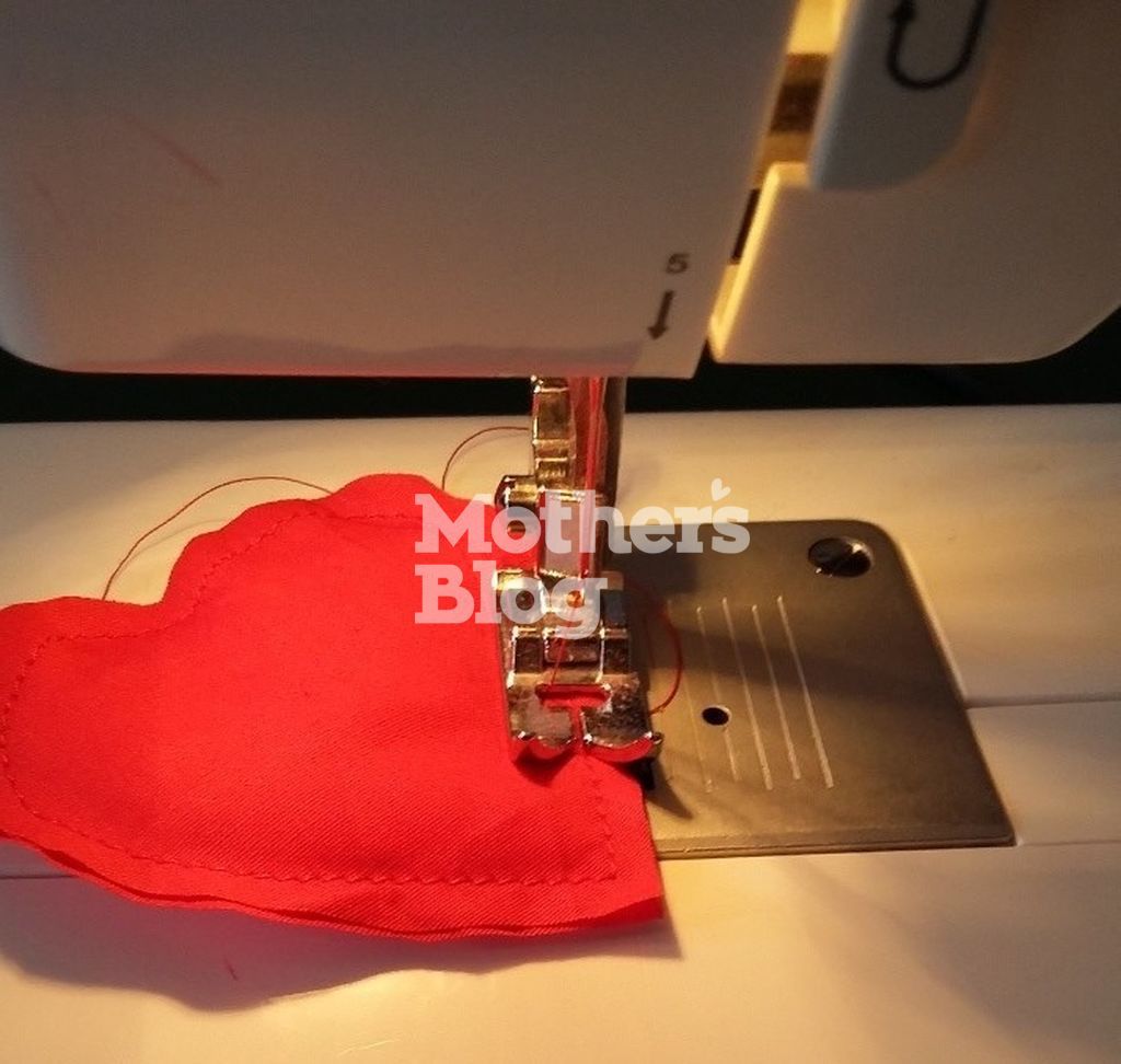 DIY: Φτιάξτε γιρλάντα με καρδούλες για την Ημέρα του Αγίου Βαλεντίνου