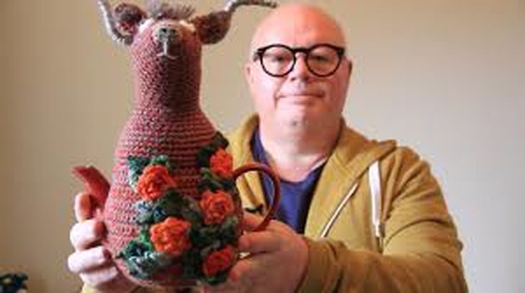 Του αρέσει το πλέξιμο και φτιάχνει τα πιο απίστευτα πράγματα που έχετε δει (pics)