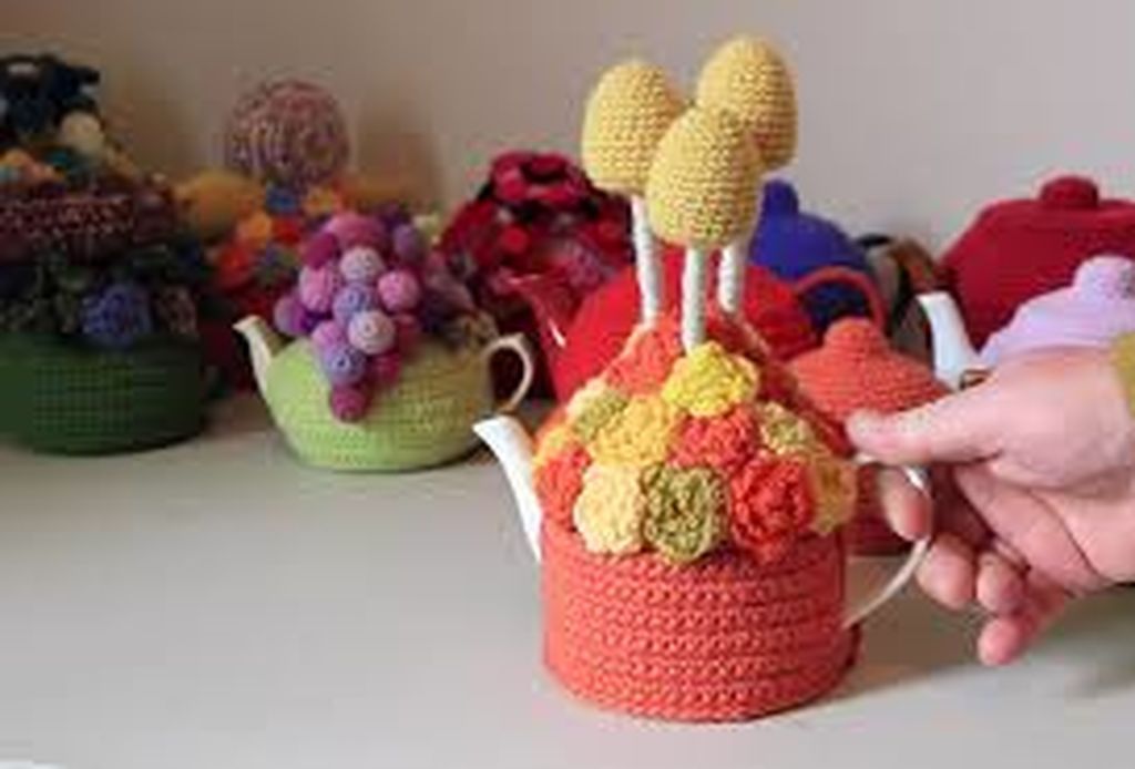 Του αρέσει το πλέξιμο και φτιάχνει τα πιο απίστευτα πράγματα που έχετε δει (pics)