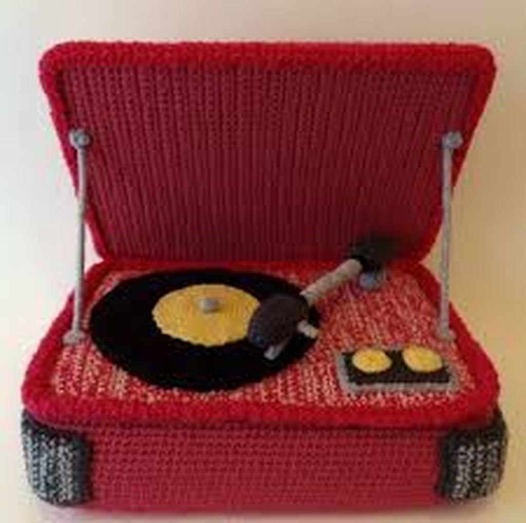 Του αρέσει το πλέξιμο και φτιάχνει τα πιο απίστευτα πράγματα που έχετε δει (pics)