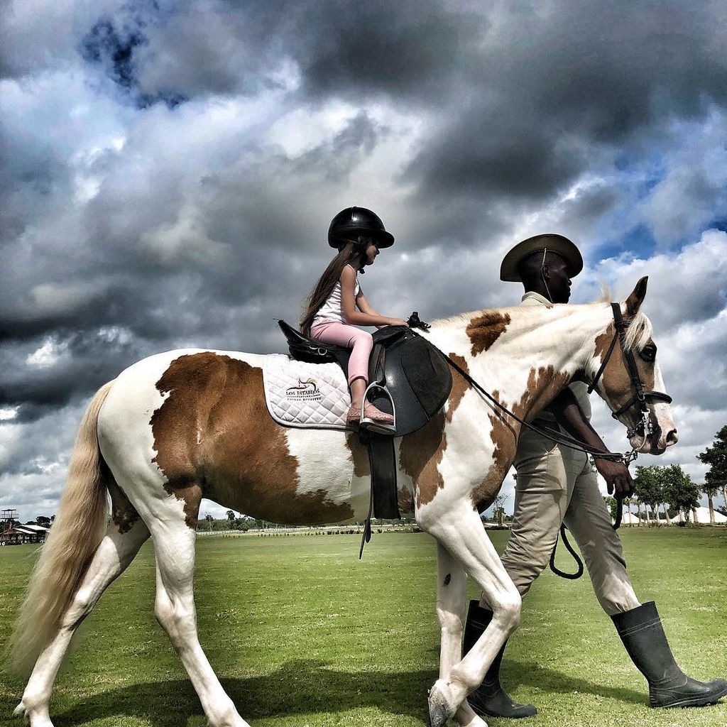 Αυτή είναι η κούκλα κόρη του Luis Fonsi του τραγουδιστή του «Despasito» (pics)