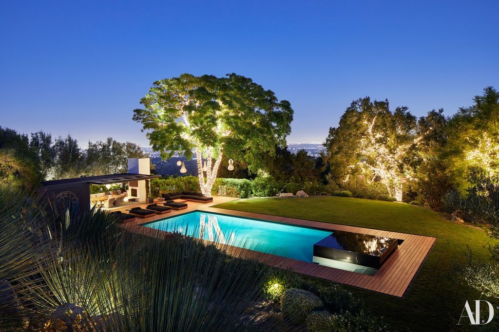 H Jennifer Aniston και ο JustinTheroux ανοίγουν το σπίτι τους για πρώτη φορά και μας εντυπωσιάζουν