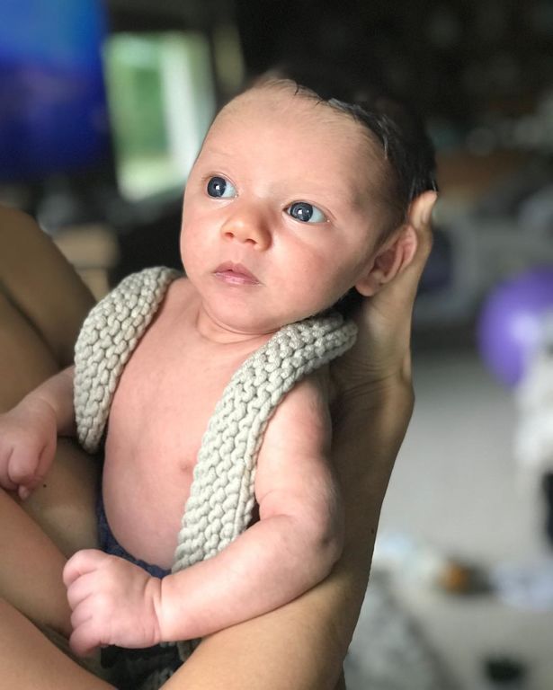 Φωτογραφίζεται με τον γιο της και λιώνει στην κυριολεξία το διαδίκτυο (pics)