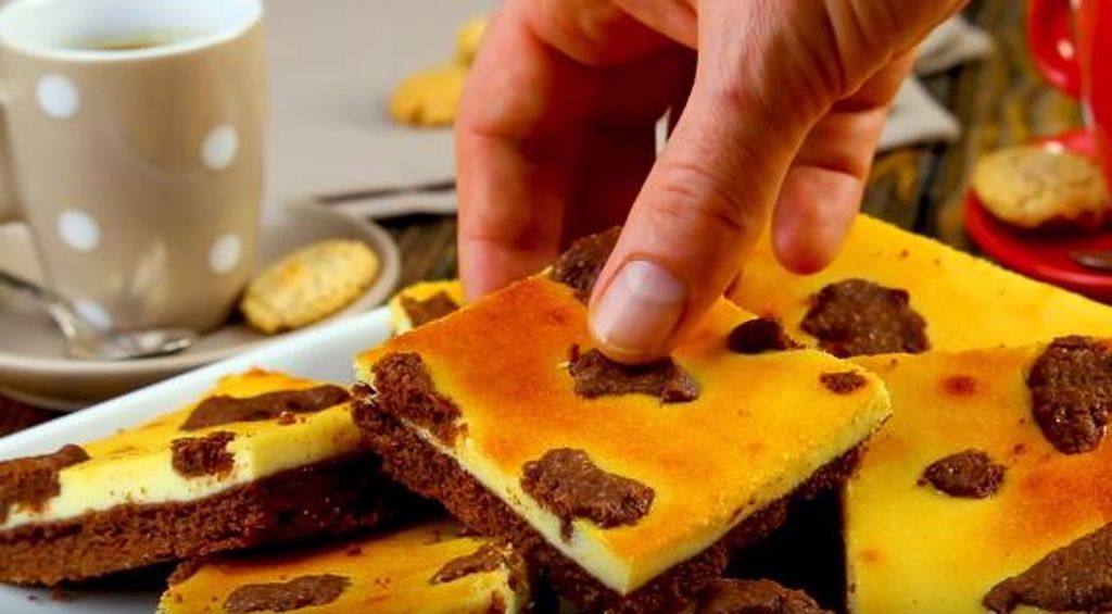 Το Ρώσικο γλυκό που αποθεώνει το διαδίκτυο: Ασπρόμαυρο brownie cheesecake (vid)