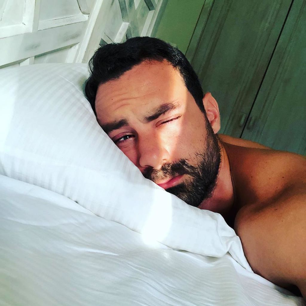 Σάκης Τανιμανίδης: «Εγώ με την Χριστίνα αγκαλιά σε έναν καναπέ και 4-5 πιτσιρίκια να κάνουν πανικό»