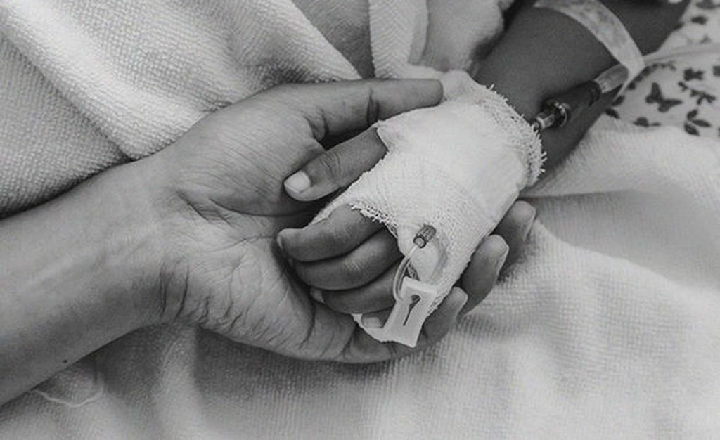 Μία μαμά γράφει: «Το παιδί μου δίνει μάχη με τον καρκίνο κι αυτά είναι όσα θέλω να ακούσω από εσένα»