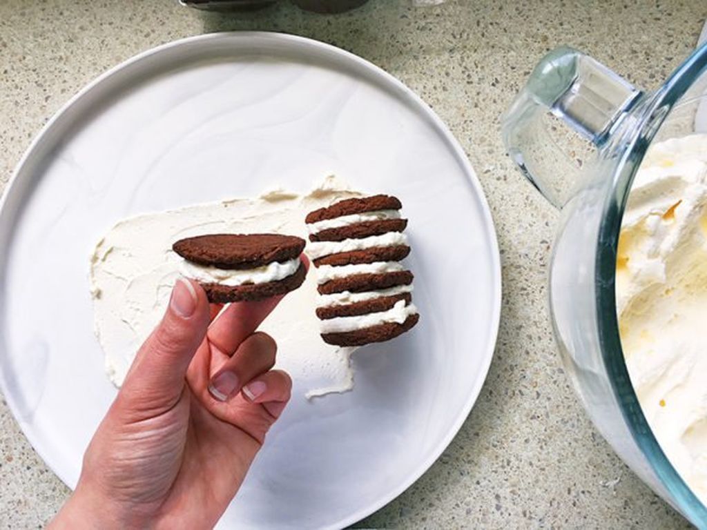 Πανεύκολη συνταγή για λαχταριστή τούρτα χωρίς ψήσιμο! (pics)