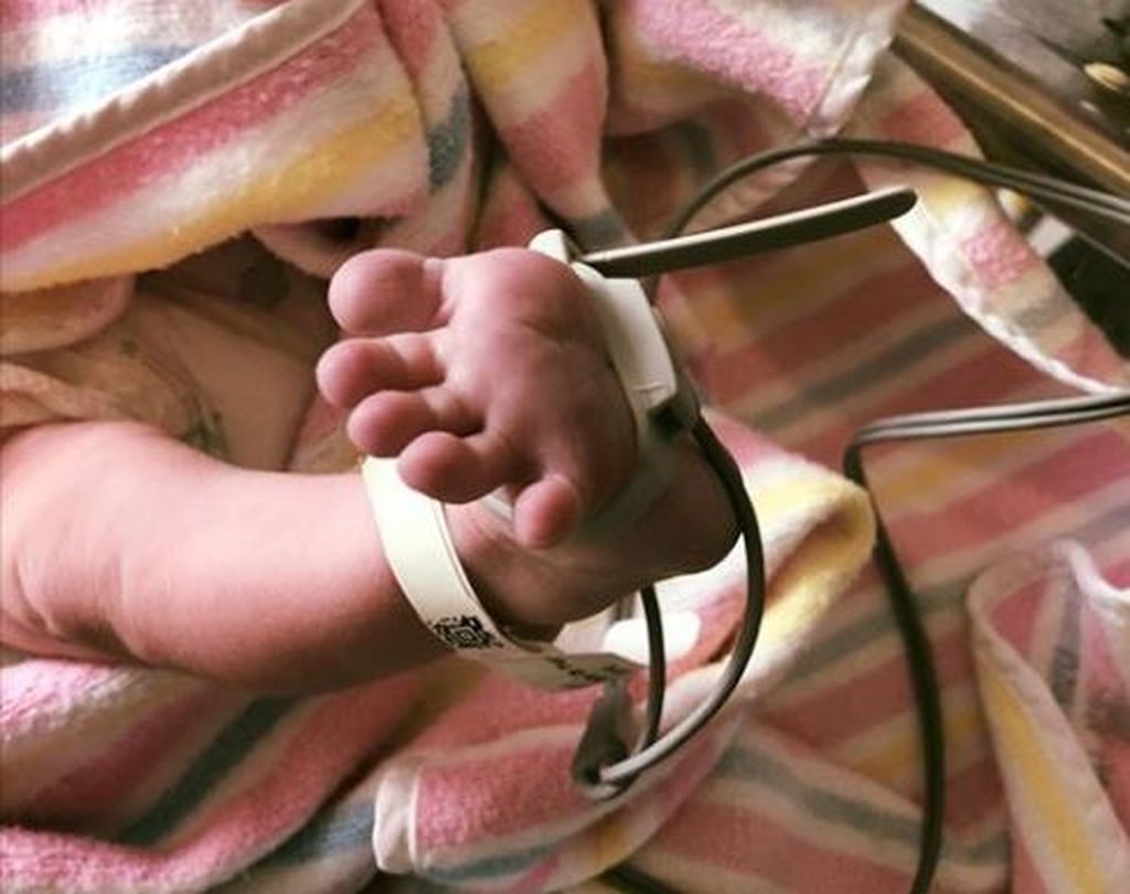 Γνωστός Έλληνας έγινε ξανά μπαμπάς: Η πρώτη φωτογραφία της νεογέννητης κόρης του