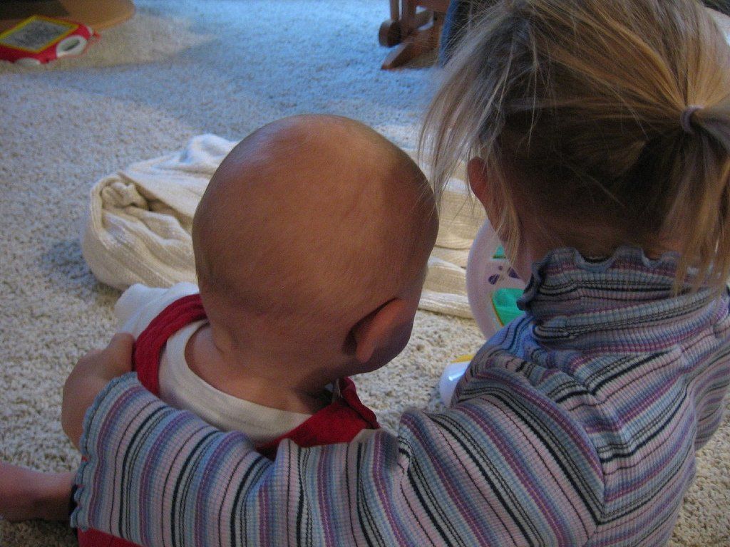 Είκοσι φωτογραφίες αποδεικνύουν με τον πιο γλυκό τρόπο, γιατί είναι υπέροχο να έχεις αδέλφια (pics)