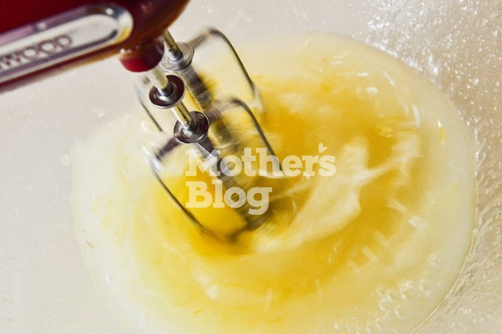 Νηστίσιμο κέικ πορτοκάλι και γλάσο λεμονιού με 5 μόνο υλικά από τον Γιώργο Γεράρδο