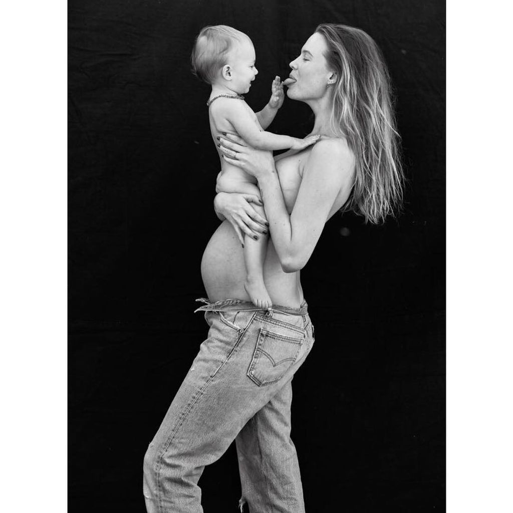 Δημοσίευσε την πρώτη φωτογραφία της κόρης της λίγες μέρες μετά τον τοκετό