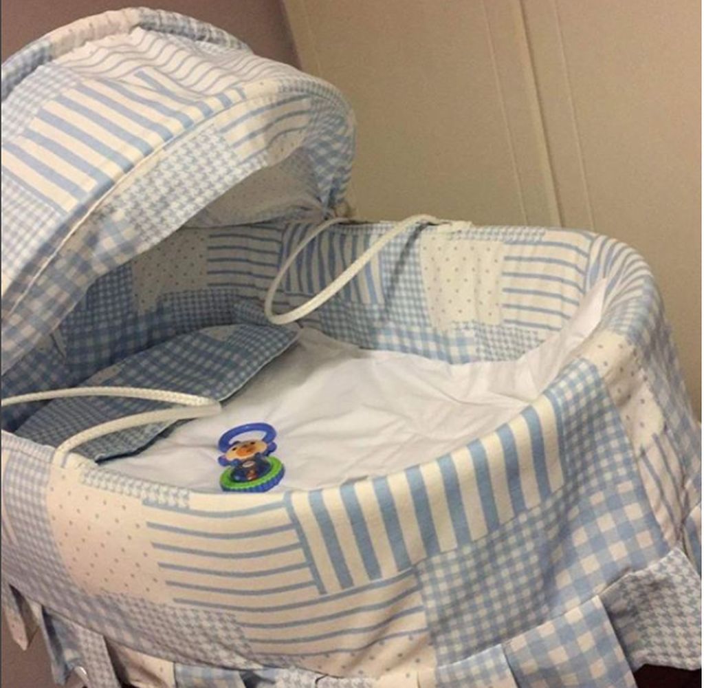 Ελληνίδα δημοσιογράφος γέννησε τον Δεκέμβριο κι ανέβασε τώρα την πρώτη φωτό από το μαιευτήριο (pics)