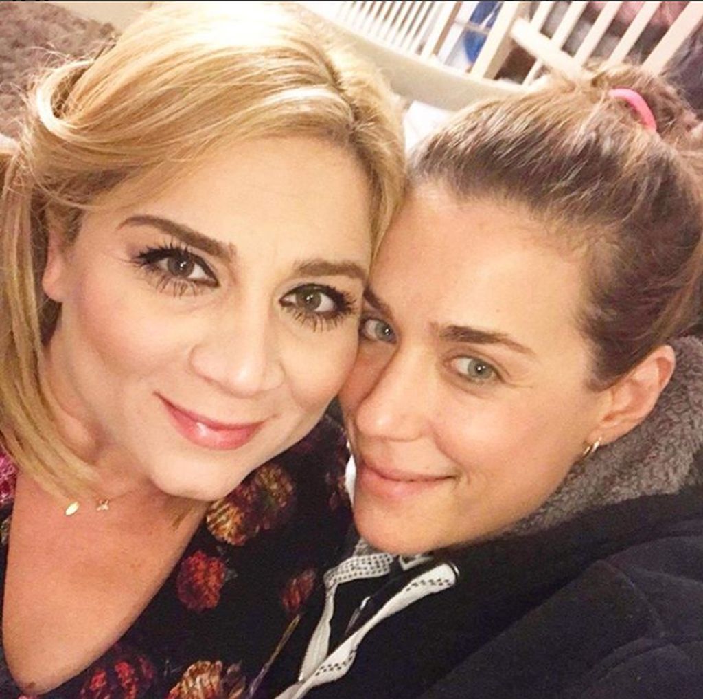 Ελληνίδα δημοσιογράφος γέννησε τον Δεκέμβριο κι ανέβασε τώρα την πρώτη φωτό από το μαιευτήριο (pics)