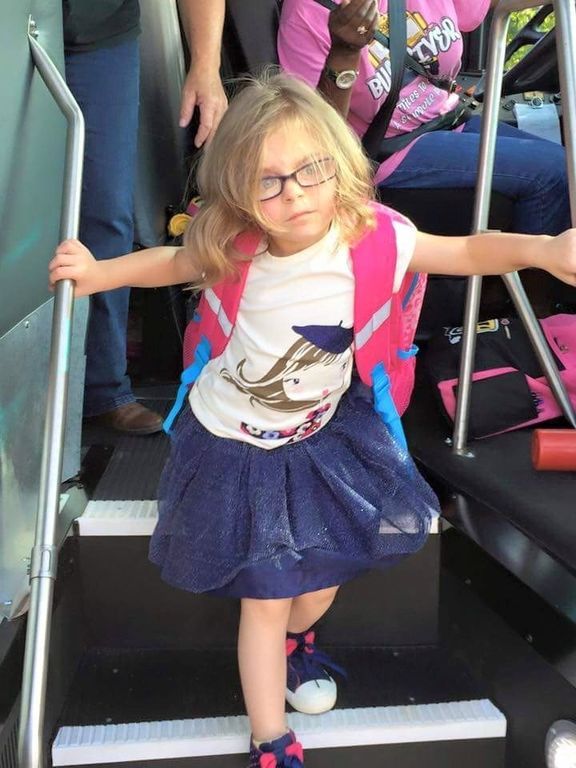 Έτσι έστειλε την κόρη της στο σχολείο - Το πώς γύρισε από το σχολείο θα σας αφήσει άφωνους (pics)