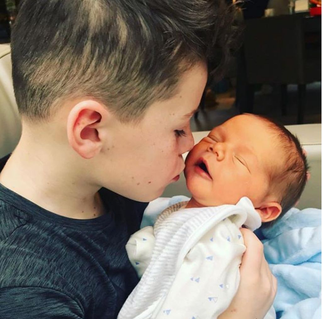 Αυτό το αξιολάτρευτο μωρό είναι ο νεογέννητος γιος διάσημου ποδοσφαιριστή (pics)