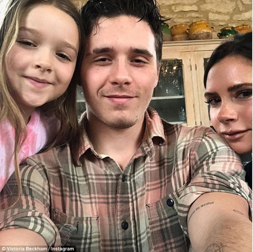 Brooklyn Beckham: Παιχνίδια στην εξοχή με την 6χρονη αδελφή του 