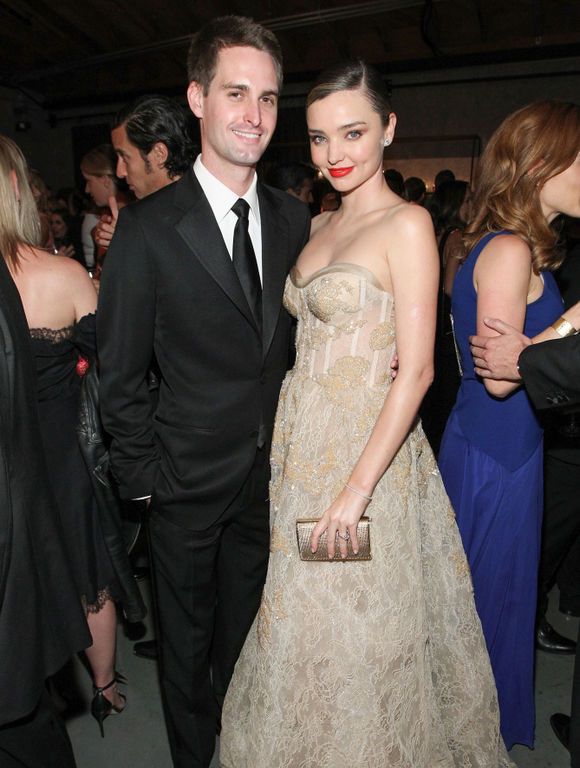 MIRANDA KERR - EVAN SPIEGEL:
Το supermodel, που έχει ήδη έναν γιο από τον γάμο της με τον Orlando Bloom, περιμένει το πρώτο παιδί από τη σχέση της με τον ιδρυτή του Snapchat. 
