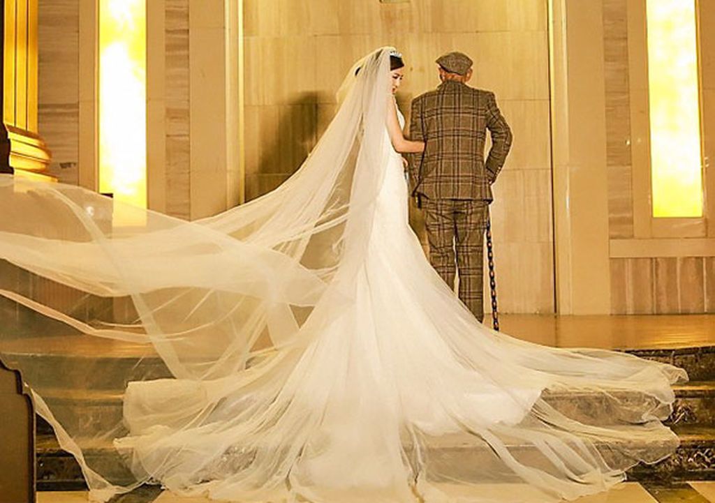 Η συγκλονιστική ιστορία που κρύβεται πίσω από τη φωτογράφηση της εγγονής με τον παππού της (pics)