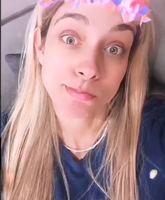 «Μάλλον δεν θέλει να βγει από τη μανούλα»: Το μήνυμα της Δούκισσας αργά το βράδυ και οι προβλέψεις