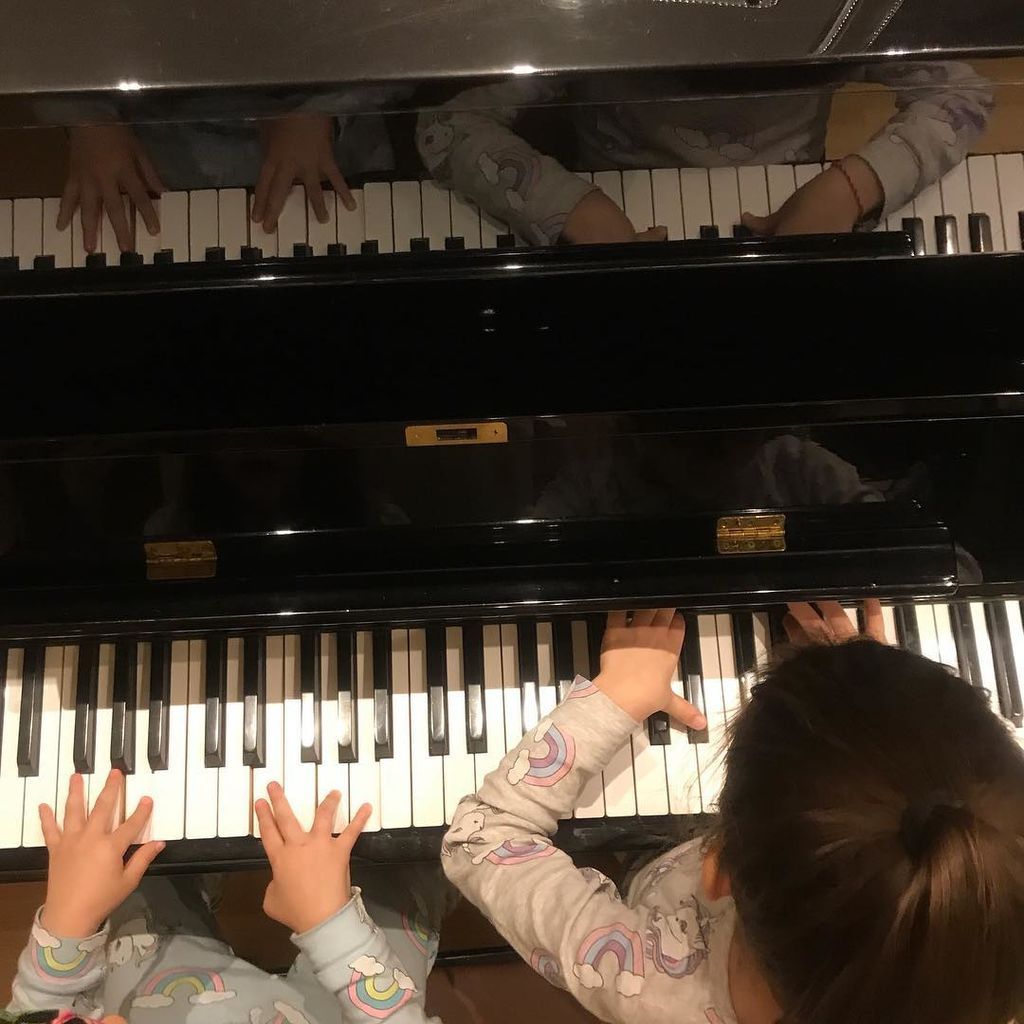 Σταματίνα Τσιμτσιλή: Η τρυφερή αγκαλιά της κόρης της, έκαναν τα μάτια της να λάμπουν (pic)