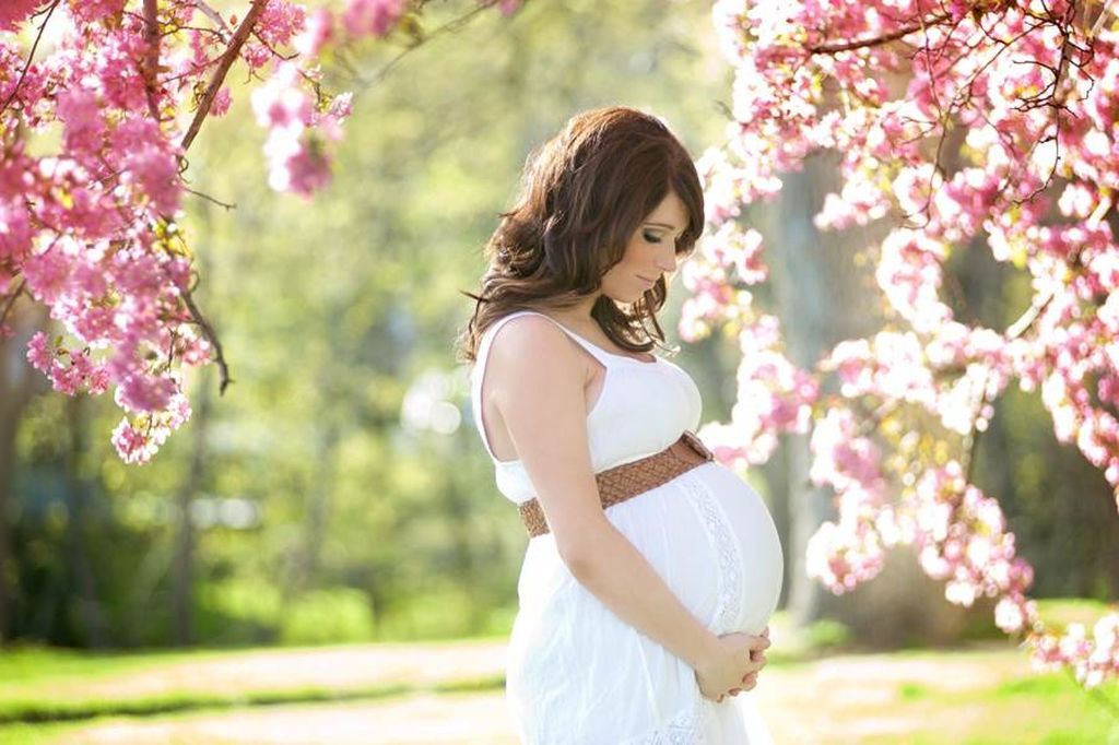 Πέντε λόγοι που η Άνοιξη είναι η καλύτερη εποχή για μία έγκυο γυναίκα