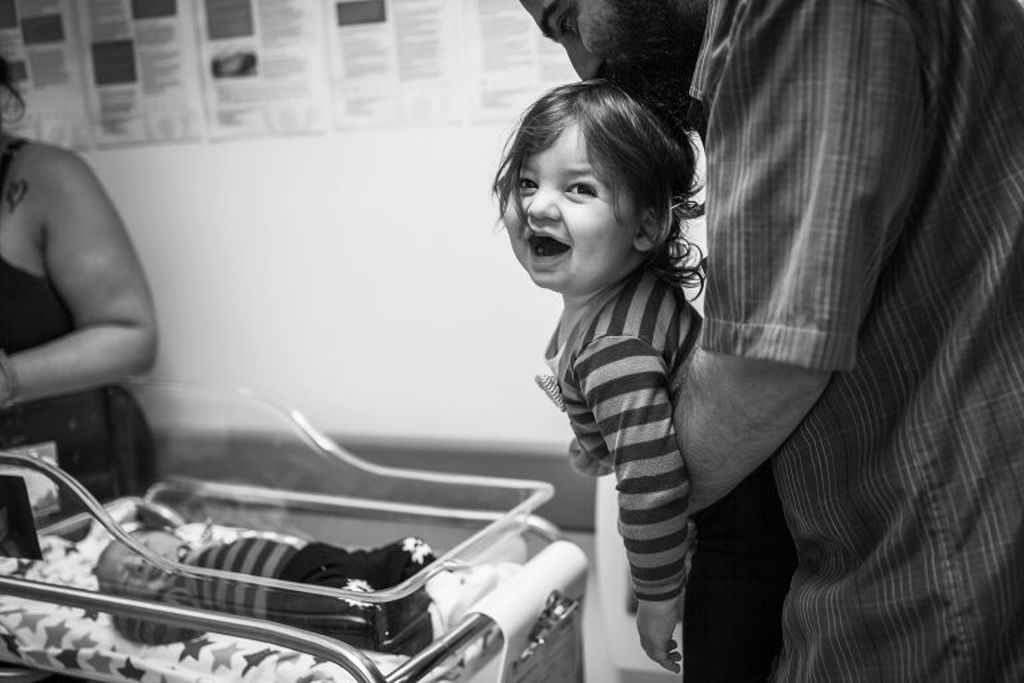 Η πρώτη γνωριμία με το μωρό μας; Αξία ανεκτίμητη (pics)