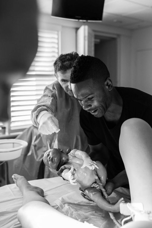 Η πρώτη γνωριμία με το μωρό μας; Αξία ανεκτίμητη (pics)