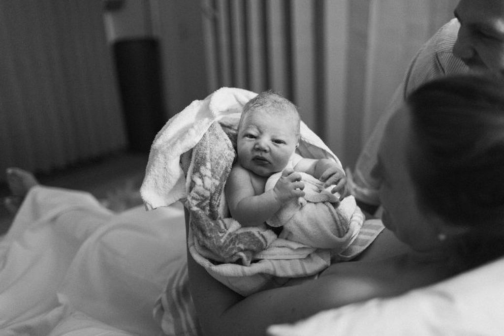 Η πρώτη γνωριμία με το μωρό μας; Αξία ανεκτίμητη (pics)