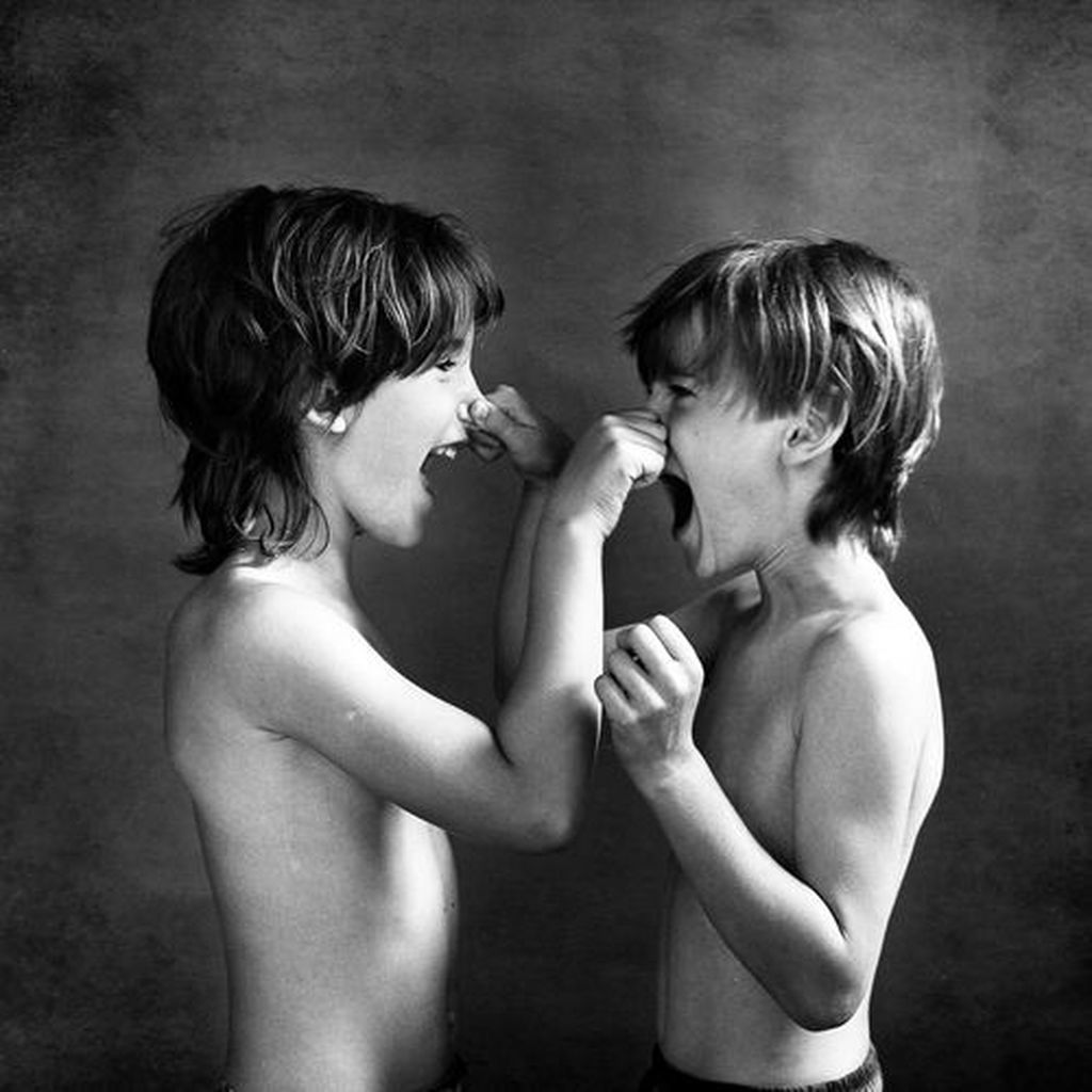 Ζήτησα την άδεια των άλλων γονιών πριν δημοσιεύσω φωτογραφίες των παιδιών τους; (Πολλοί γονείς δεν νοιάζονται, κάποιοι όμως δεν θέλουν το παιδί του να φαίνεται σε οποιαδήποτε φωτογραφία) 