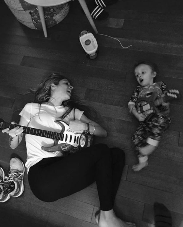 Σοφία Καρβέλα: Η απίθανη φωτογραφία των δύο γιων της (pics)