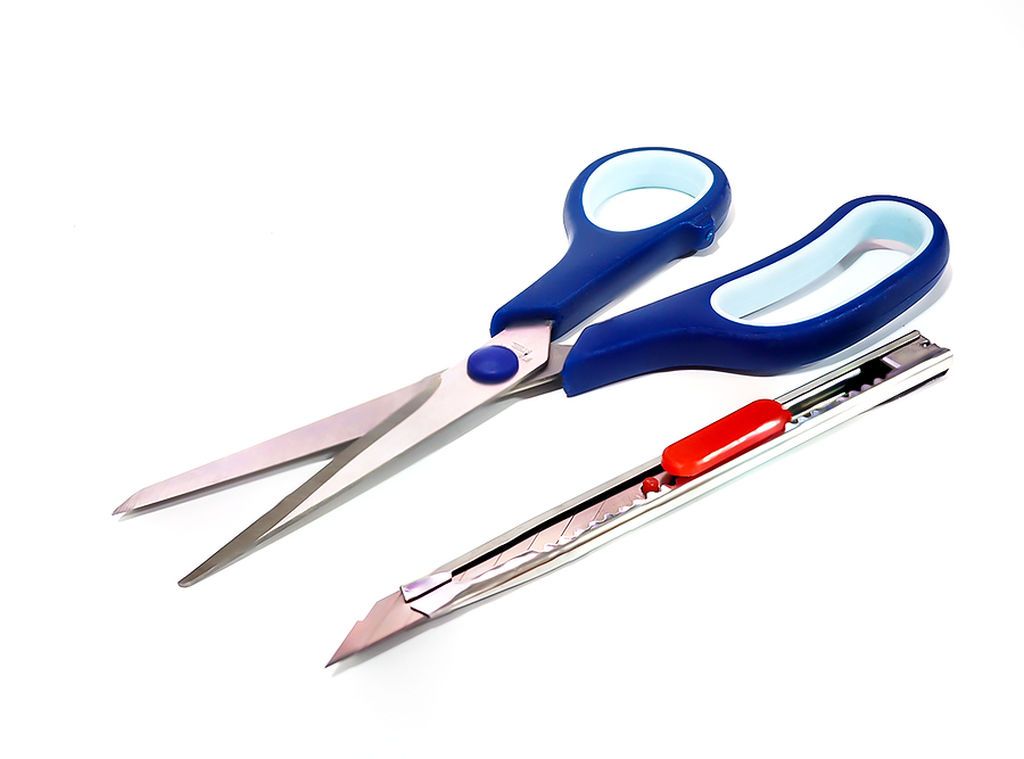 8. Ψαλίδι ή μαχαίρι; / 

Άλλο ένα κόλπο των γιαγιάδων για να ανακαλύψουν το φύλο. Έβαζαν κάτω από ένα μαξιλάρι ένα μαχαίρι και κάτω από ένα άλλο, ένα μαχαίρι. Μετά φώναζαν την έγκυο, που δεν είχε ιδέα και της έλεγαν να καθίσει σε ένα από τα δύο μαξιλάρι