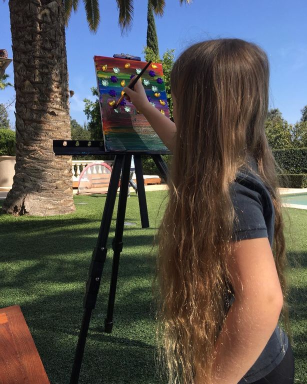 Την αναγνωρίζετε; Είναι κόρη πολύ γνωστού ζευγαριού