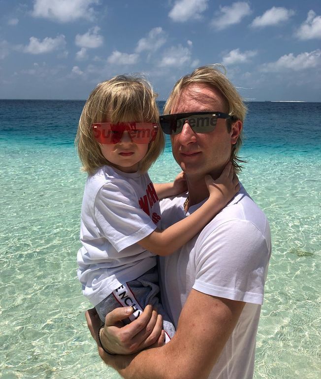 Σοκάρει η σύζυγος Ολυμπιονίκη: «Χτυπάω το γιο μου με ζώνη και τον κλείνω σε σκοτεινό δωμάτιο»