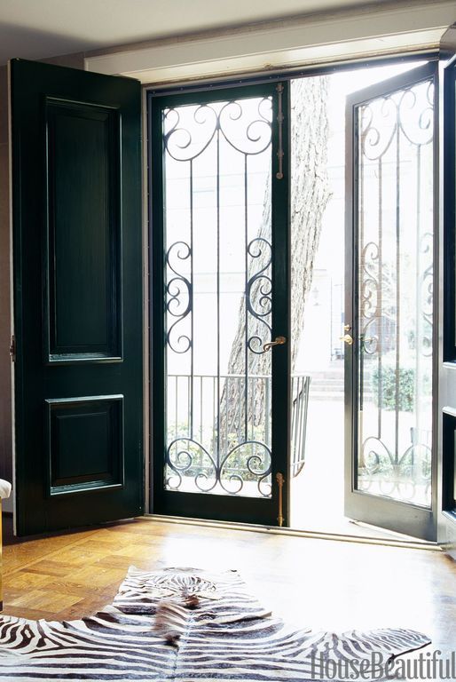 Σκέφτεστε να βάψετε την κεντρική πόρτα του σπιτιού; Ιδού απίθανες ιδέες (pics)