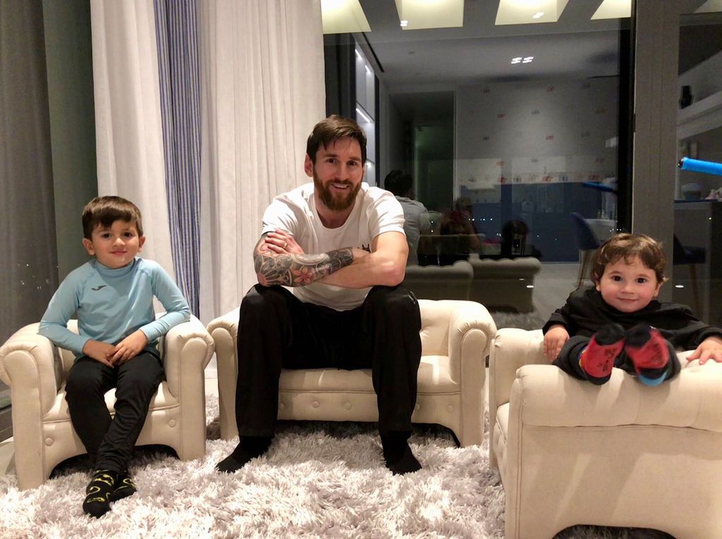 Leo Messi: Έδειξε για πρώτη φορά το πρόσωπο του νεογέννητου γιου του κι «έριξε» το Instagram (pics)