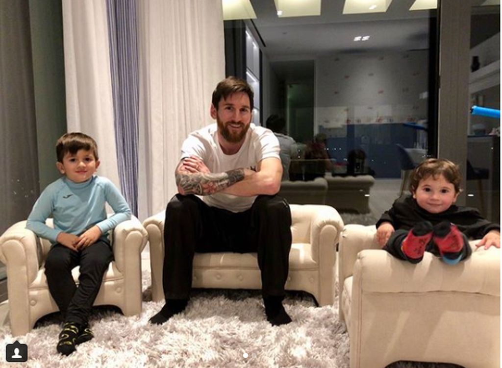 Leo Messi: Έδειξε για πρώτη φορά το πρόσωπο του νεογέννητου γιου του κι «έριξε» το Instagram (pics)