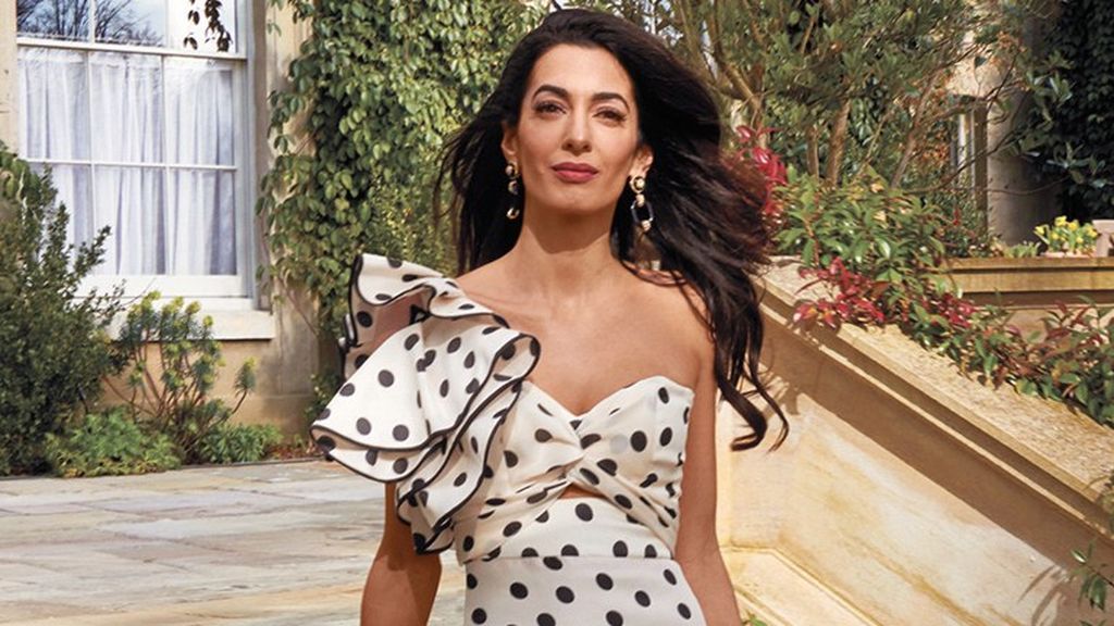 Amal Clooney: Μιλά πρώτη φορά για τα δίδυμα και αποκαλύπτει σε ποιον μοιάζουν (pics)