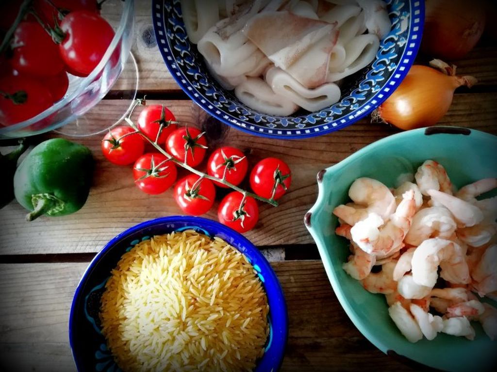 Γιουβέτσι λαχανικών και θαλασσινών στην κατσαρόλα