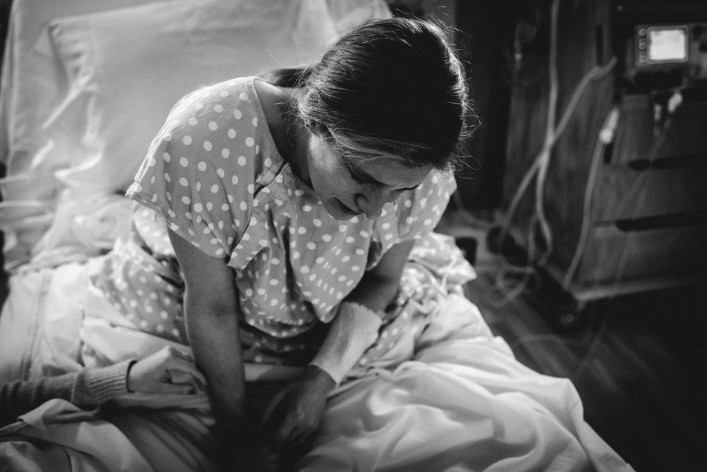 Ο λόγος που δακρύζει αυτή η μαμά κατά τη διάρκεια του τοκετού μας κάνει να ανατριχιάζουμε (pics)