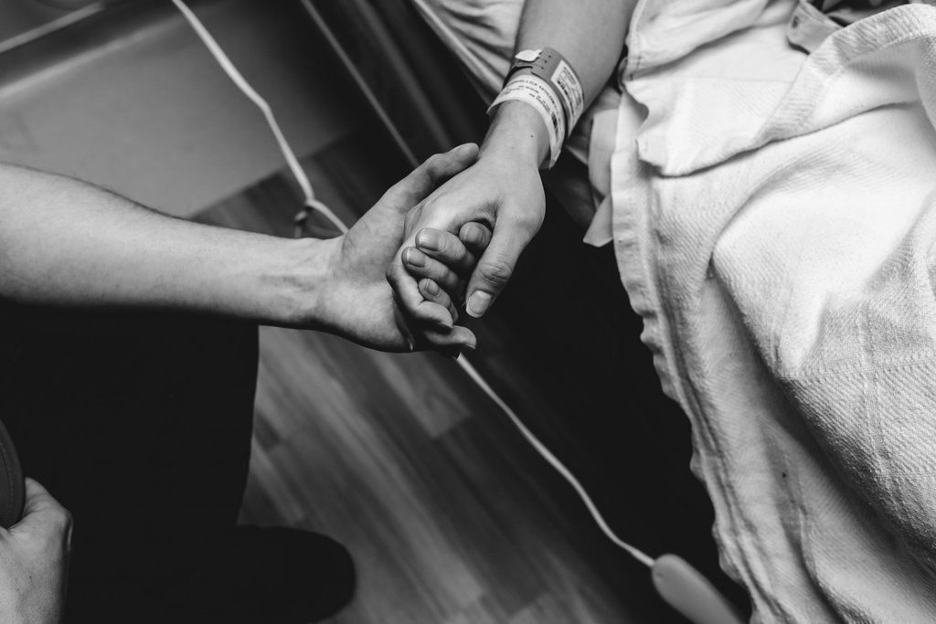 Ο λόγος που δακρύζει αυτή η μαμά κατά τη διάρκεια του τοκετού μας κάνει να ανατριχιάζουμε (pics)