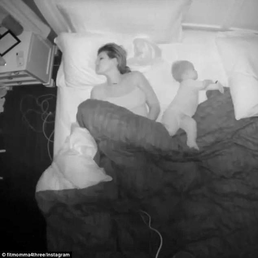 Έτσι κοιμάται τα βράδια μια μαμά με δυο παιδιά - Το viral βίντεο που κοινοποιούν όλες οι μαμάδες