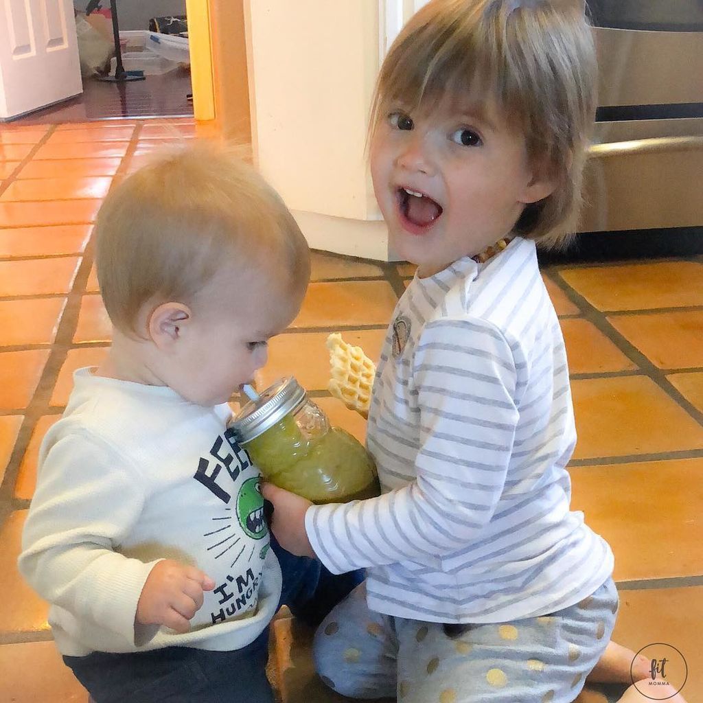 Έτσι κοιμάται τα βράδια μια μαμά με δυο παιδιά - Το viral βίντεο που κοινοποιούν όλες οι μαμάδες