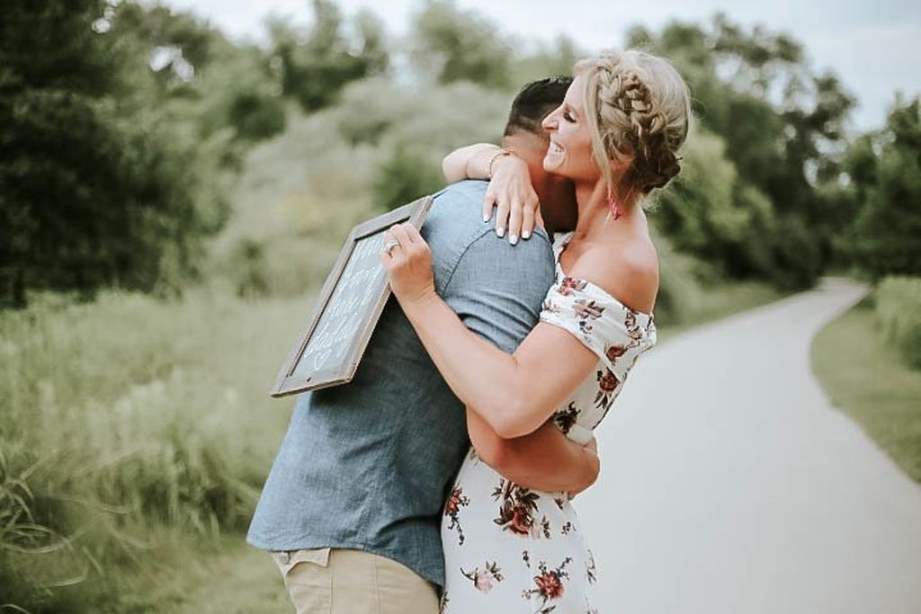 Η απίθανη έκπληξη που ετοίμασε στο σύζυγό της για να του ανακοινώσει ότι είναι έγκυος (pics)