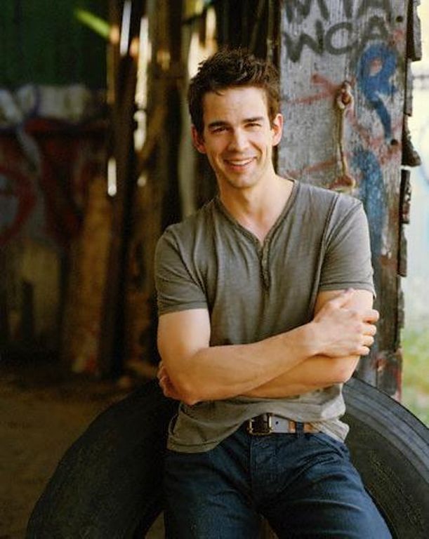 Christopher Gorham / 
«Ναι, είναι λυπηρό να ακούς ότι κάτι δεν πάει καλά με το παιδί σου. Από την άλλη, είναι καλό να ξέρεις τι δεν πάει καλά γιατί μπορείς αμέσως να μάθεις τον τρόπο για να το βοηθήσεις» είπε όταν αποκάλυψε πως ο γιός του διαγνώστηκε με 