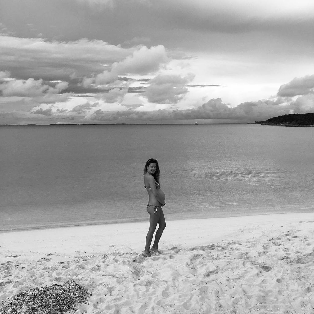 Έγκυος για τρίτη φορά σε αυτή τη φωτογραφία η Ελληνίδα μαμά και δεν το γνώριζε (pic)